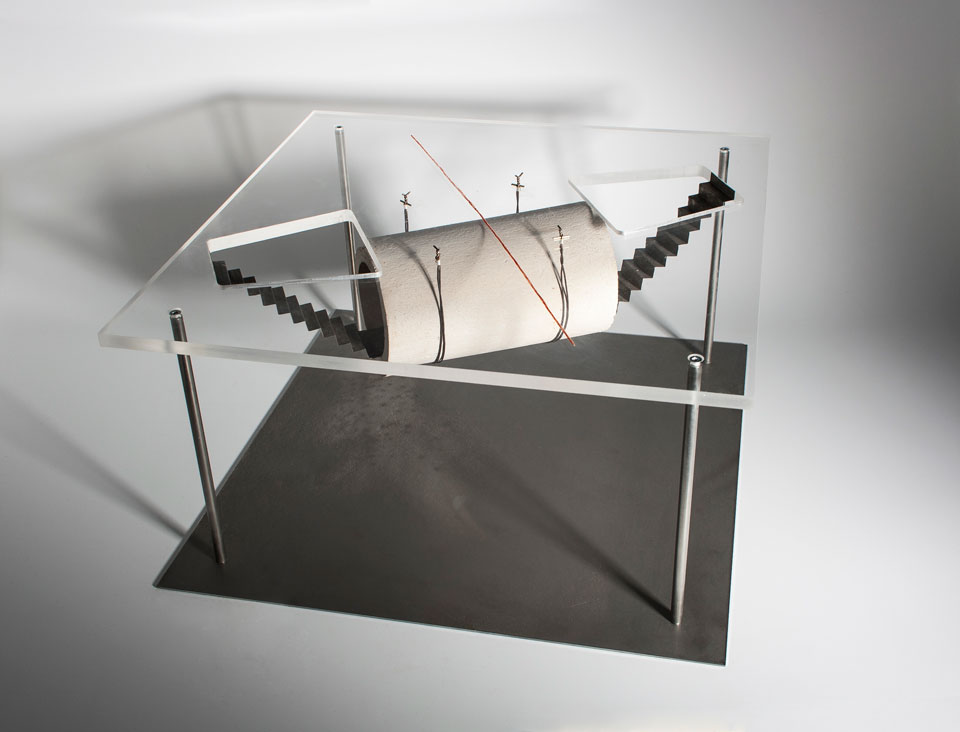 denkmal für den unerlaubten grenzübertritt, 2015 modell einer untertunnelung, maßstab ca. 1:25 Stahl, Acrylglas, Keramik, 40 x 40 x 20 cm